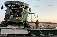 На Запоріжжі окупанти атакували комбайн під час польових робіт