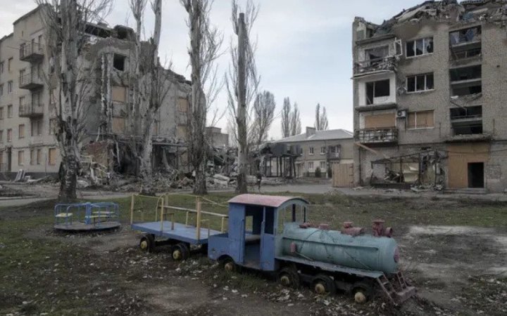 У Покровську на Донеччині досі залишаються 1253 людини, у Мирнограді – 1350