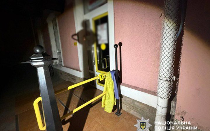 В Одесі судитимуть чоловіка, який зірвав і потоптав Державний Прапор України