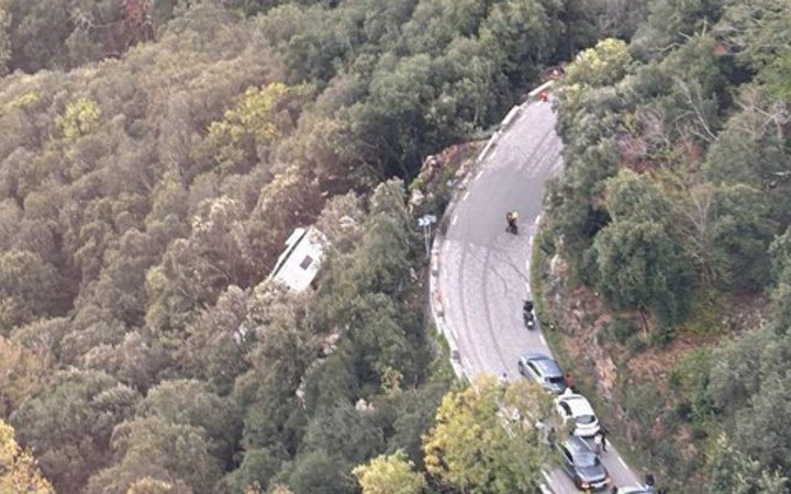 В Іспанії автобус з’їхав з гірської дороги, постраждало понад 80 осіб