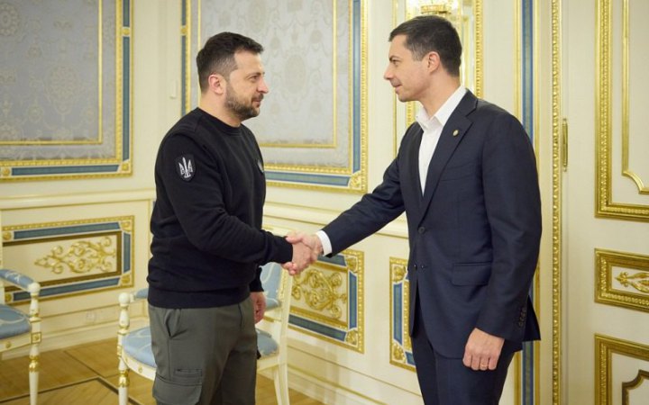 Зеленський провів зустріч із міністром транспорту США
