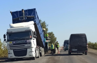 На Прикарпатье ремонтировали дороги с партийной символикой, - КИУ