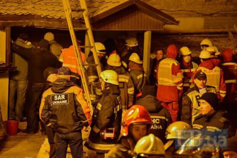 Полиция провела обыск в компании, которая занималась работами в обвалившемся доме в Киеве