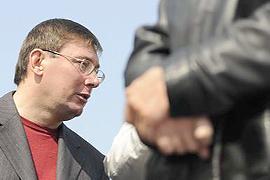 Луценко обещают посадить, если он не явится в ГПУ