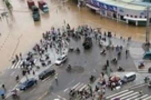 В Турции наводнение заблокировало украинских водителей