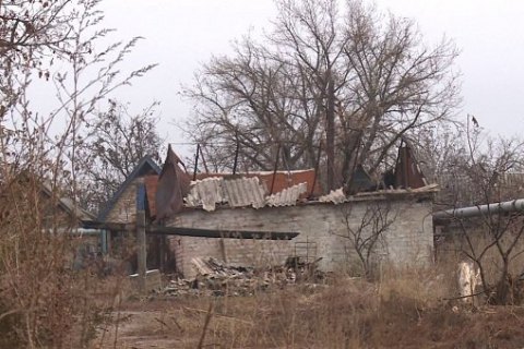В результате обстрела боевиками Марьинки ранен местный житель