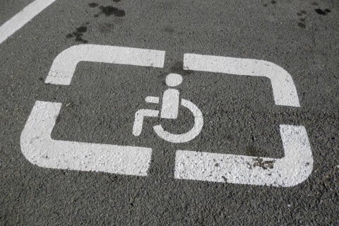 Рада в четыре раза подняла штраф за парковку на местах для инвалидов