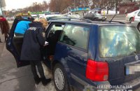 Полиция задержала грабителей, отобравших у водителя 300 тыс. гривен в пробке на проспекте Лобановского в Киеве 