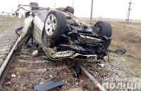 В Запорожской области "БМВ" на рельсах заблокировал движение поездов на три часа