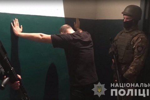 ​У Київській області викрили поліцейських, які організовували "дозвілля" засудженим