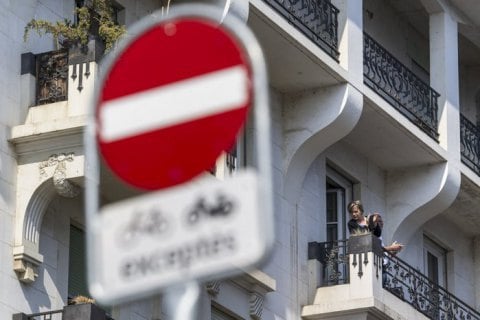 Швейцария объявила об усилении карантинных ограничений 