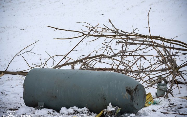 На Миколаївщині ​сапери знищили бойову частину російської ракети Х-101, яку знайшли в полі