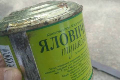 СБУ провела обыски по делу о поставке в армию непригодной тушенки