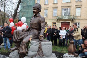 Во Львове открыли памятник Юрию Кульчицкому