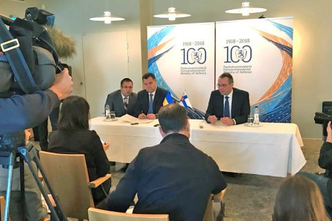Полторак обсудил возможность привлечения Сил обороны Финляндии к миссии ООН на Донбассе