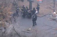 В сети появилось новое видео расстрела на Институтской