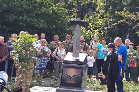 Киевский памятник с мечом в карте России облили краской и пытались взорвать