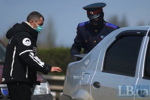 Сепаратисты начали отгораживать подъезды к Донецку блокпостами