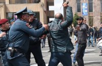 Количество задержанных в Ереване превысило 230