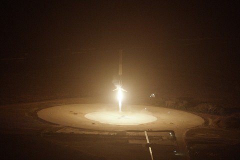 Ракета-носитель Falcon-9 неудачно приземлилась на платформу в Тихом океане