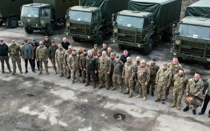 Порошенко передав понад тисячу FPV-дронів одразу 10 бригадам і батальйонам