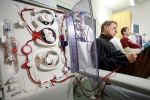 Киев выделил деньги на гемодиализ за счет зарплат