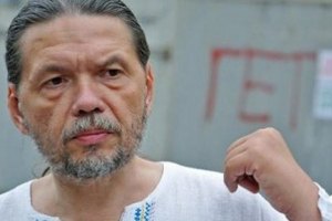 Бригинцу повредили автомобиль возле Гостиного двора