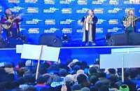 Антимайдан развлекали ненастоящие "Песняры"