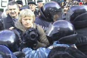 Бойцы "Беркута" снова применили силу к журналистам