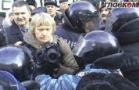 Бойцы "Беркута" снова применили силу к журналистам