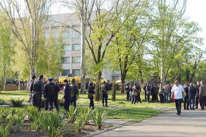 Горсовет Мариуполя освобождали от сепаратистов гражданские 