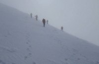 Спасатели нашли в Карпатах двух пропавших туристов, один из них погиб