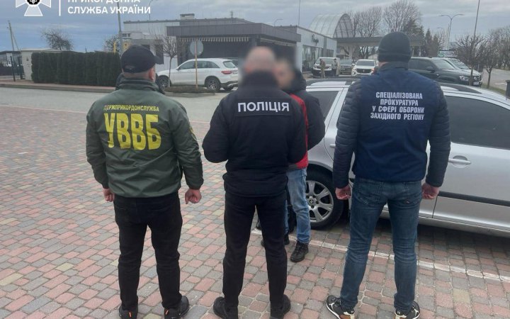 Прикордонники викрили підозрюваних в організації переправлення чоловіків за кордон
