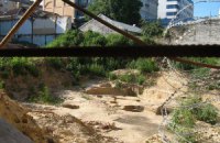 УПЦ КП снова вернулась с экскаватором в Десятинный переулок