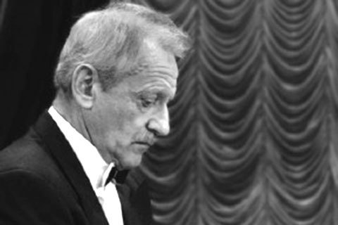 Сибирский пианист умер, исполняя джазовую фантазию "Это все Россия"