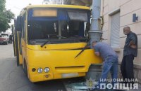 В Черновцах маршрутка с пассажирами врезалась в столб, четверо пострадавших