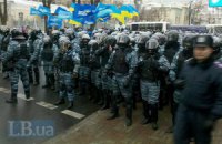 К "антимайдану" двинулась колонна из 2 тыс. человек