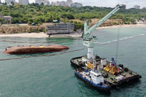 В Одессе стартовал финальный этап поднятия танкера Делфи