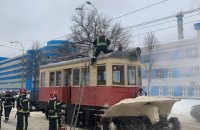 У Києві на Подолі загорівся снігоочищувальний трамвай