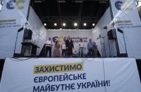 В Стрыю бросили дымовые шашки на встрече Порошенко с общественностью