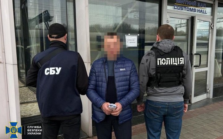 Провідник потяга "Запоріжжя – Перемишль" вивозив ухилянтів за кордон у вентиляційний шахті