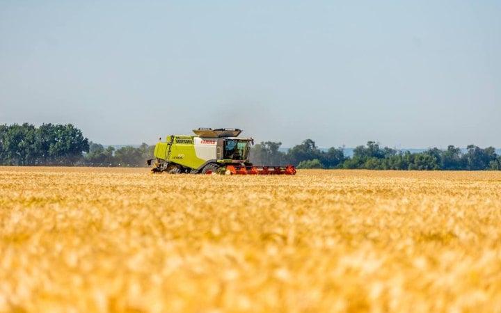 Російський дрон атакував комбайн на Запоріжжі, поранені двоє людей