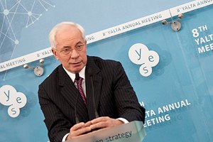 Азаров дал Близнюку неделю на решение проблем с отоплением