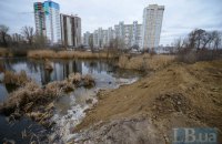 Озеро с утятами на Позняках вновь засыпают землей