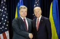 Байден предупредил Порошенко о риске отмены санкций ЕС против России