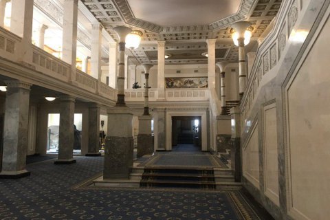 Парламент отменил пленарный день в пятницу