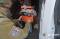 На Нікопольщині евакуювали три родини з дітьми, які перебували під постійними обстрілами