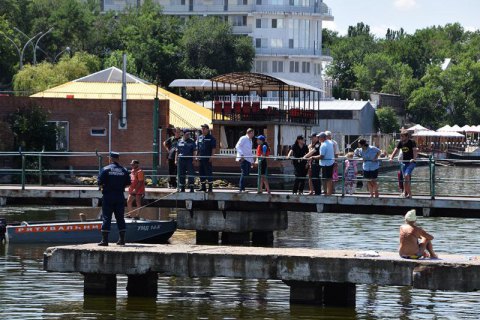 В Николаеве 14-летняя девушка на спор прыгнула с пирса и утонула