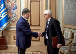Порошенко назвал борьбу с коррупцией одним из главных приоритетов 2015 года 