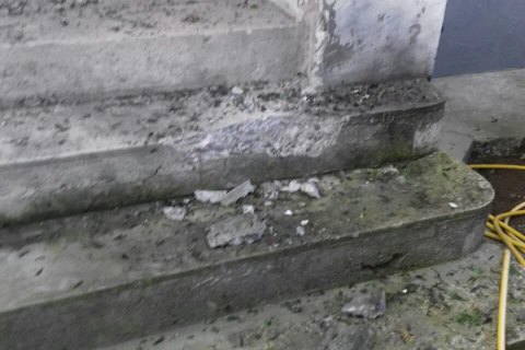 На Закарпатье местному депутату бросили во двор гранату